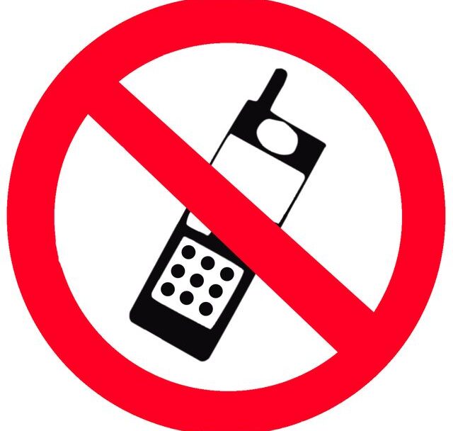 FOTO: Zákaz mobilů