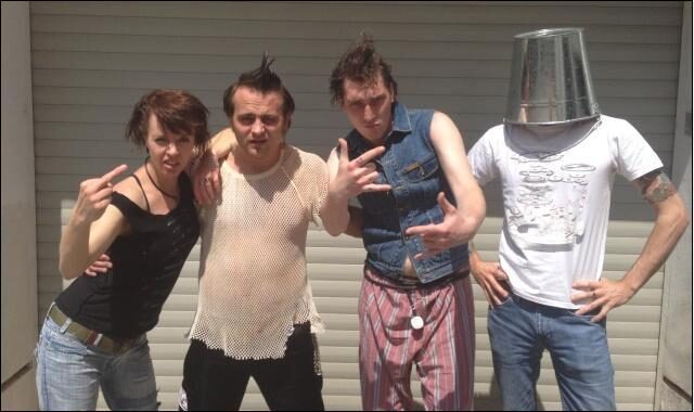 Foto: Pankáči na Baltu_Divadlo D21