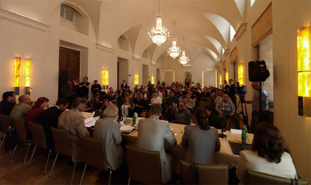 Foto: Tiskové konference v Karlových Varech