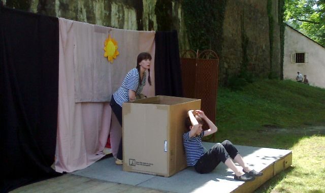 FOTO: Divadelní spolek Prácheňská scéna připravilo inscenaci Čarování z bedny pro nejmenší diváky