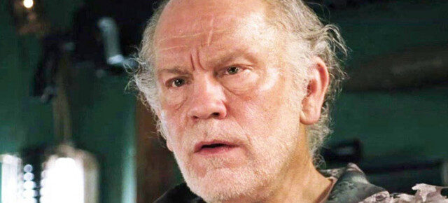 FOTO: John Malkovich ve filmu Red