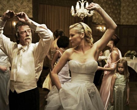 FOTO: John Hurt a Kirsten Dunst ve filmu Melancholia