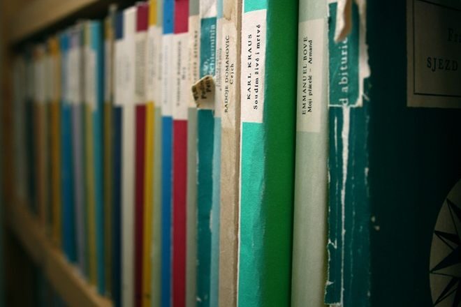 FOTO: Čtení a zase čtení.