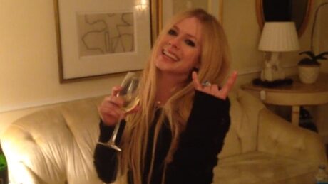 FOTO: Avril Lavigne oslavila 50 milionů fanoušků na Facebooku