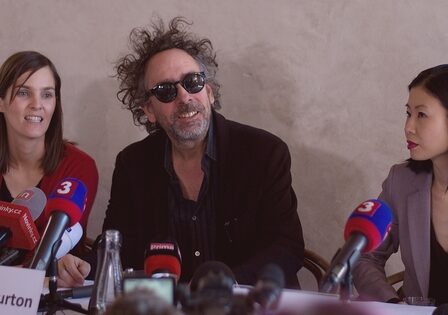 FOTO: Tim Burton v Praze na zahájení své výstavy