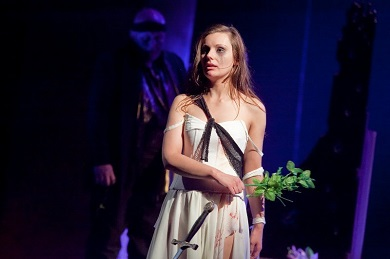 FOTO: Ofélie ztratila Hamleta