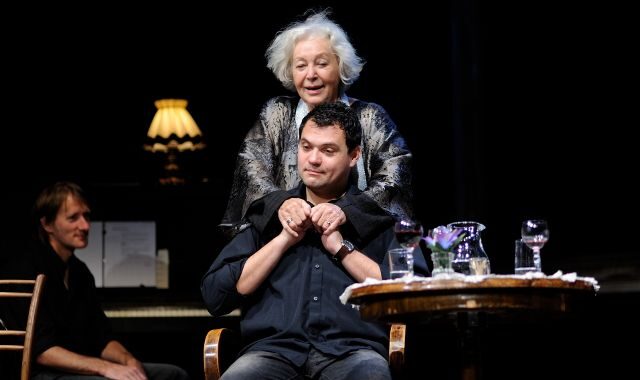 FOTO: Fialové Květy štěstí v Divadle Rokoko