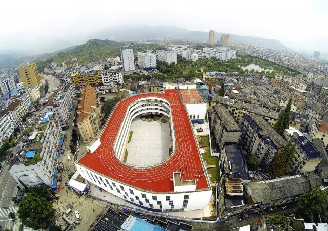 5424f628c07a80c9ea0000f6_tiantai-no-2-primary-school-lycs-architecture_portada_01_aerial_west