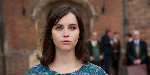 FOTO: Felicity Jones ve filmu Teorie vseho