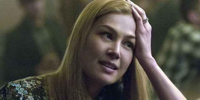 FOTO: Rosamund Pike ve filmu Zmizela