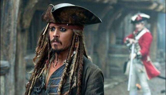 na-vlnach-podivna-johnny-depp-2-falcon