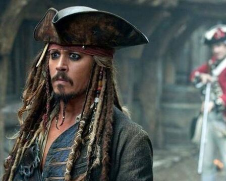 na-vlnach-podivna-johnny-depp-2-falcon