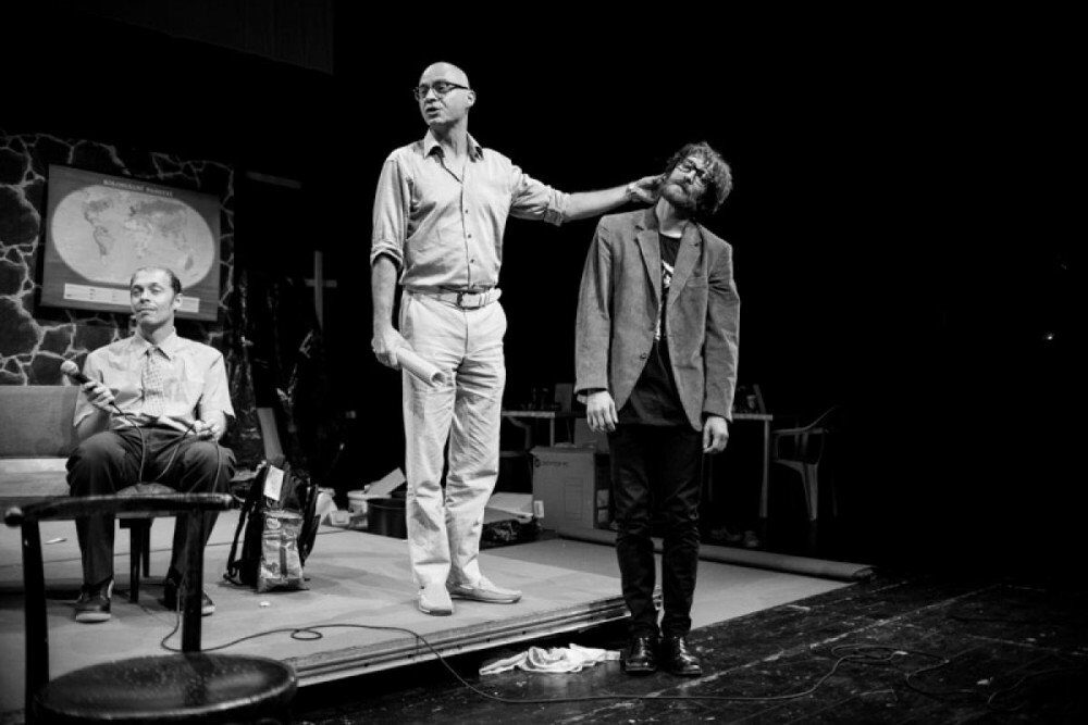 FOTO: Systém pro udržení K v kruhu formalit trestá jiné.