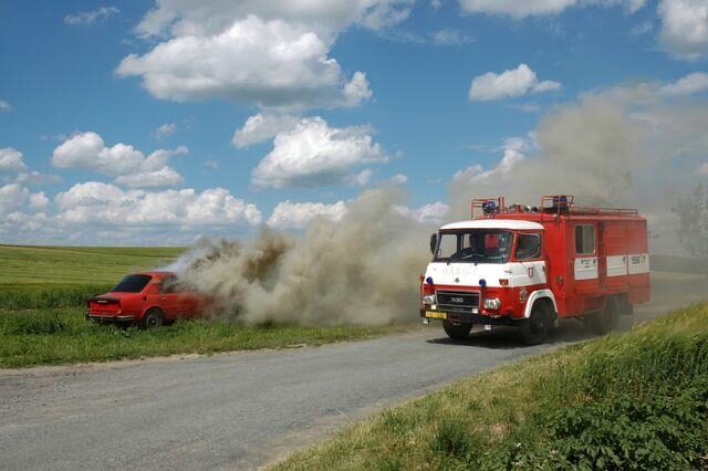 Hasiči zasahovali u hořícího auta