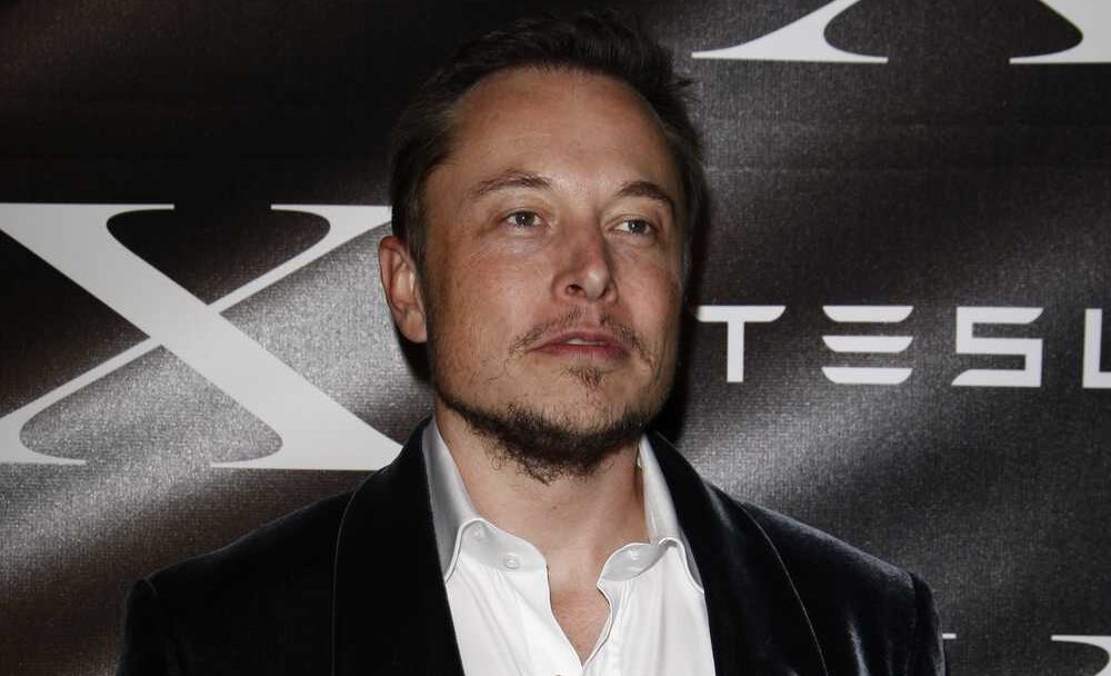 Elon Musk postavil největší baterii na světě