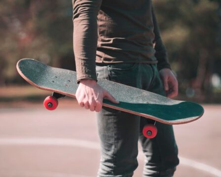 Jízda na skateboardu na správné držení těla