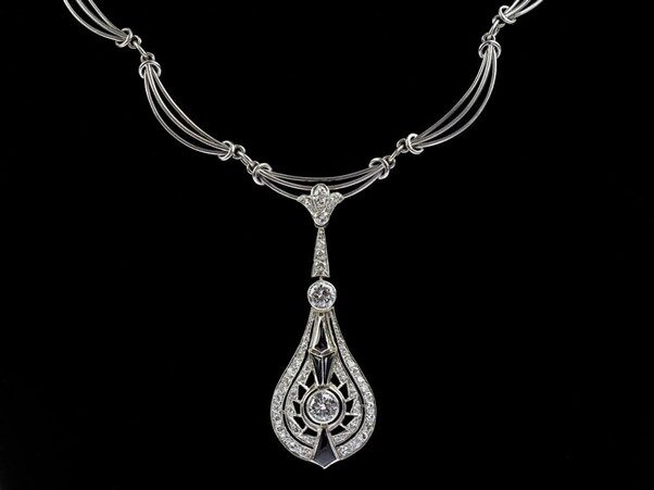 Diamant na řetízku