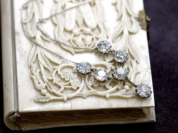 Diamant na řetízku