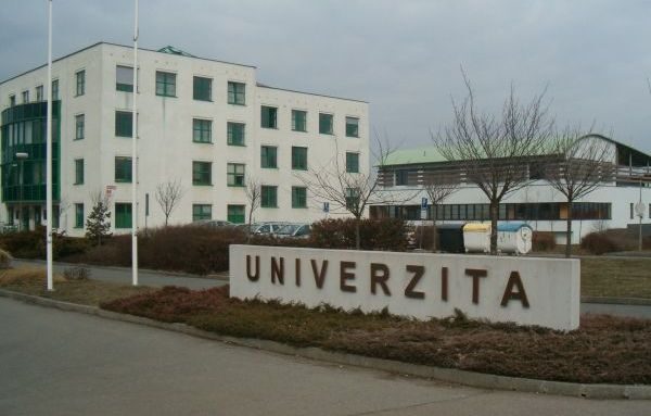 FOTO: vysoká škola