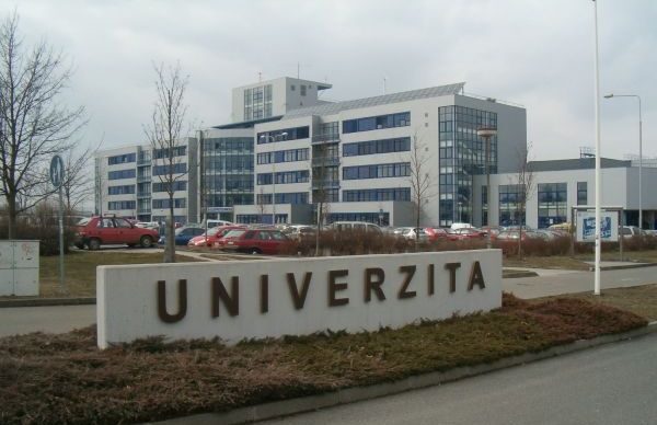 FOTO: Vysoká škola