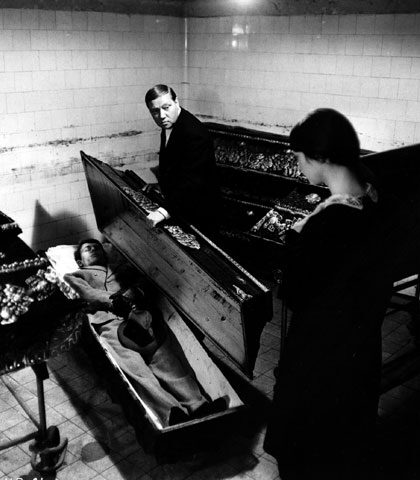 film-spalovač-mrtvol-2