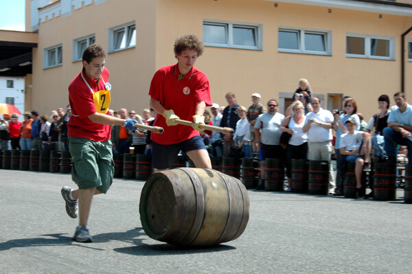 FOTO: Mistrovství světa v koulení pivních sudů 2009, Chodová Planá