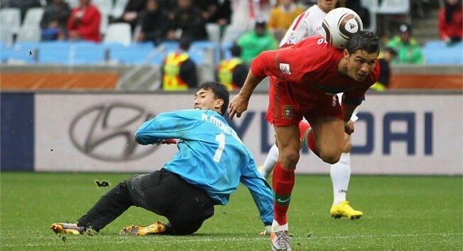 Foto: Portugalec Ronaldo dává branku do sítě Severní Koreje