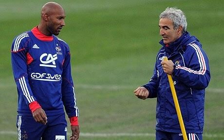 Foto: Anelka na tréninku vedle Domemecha