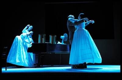 FOTO: Divadlo v Dlouhé vítá své diváky Macbethem