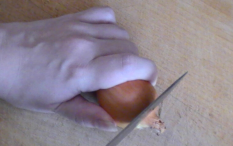 FOTO: Špatná technika krájení