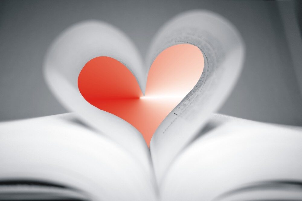 KOLÁŽ: Kniha, srdce