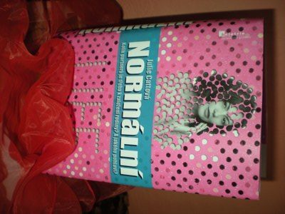 FOTO: Kniha Normální