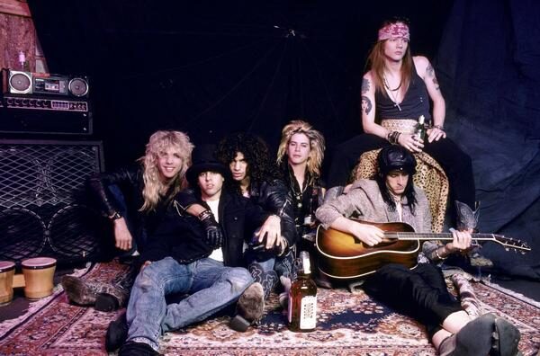 Zadní obal knihy Bezohledná jízda Guns N' Roses