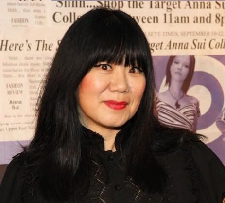 FOTO: Portrét návrhářky Anny Sui