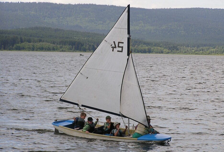 FOTO: Na příměstských táborech se děti učí i plachtit, pokud to počasí dovolí.