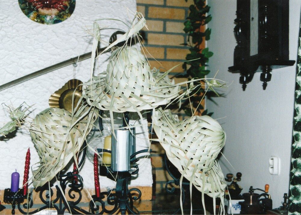 FOTO: originální suvenýr: upletené kloubouky od místního zahradníka