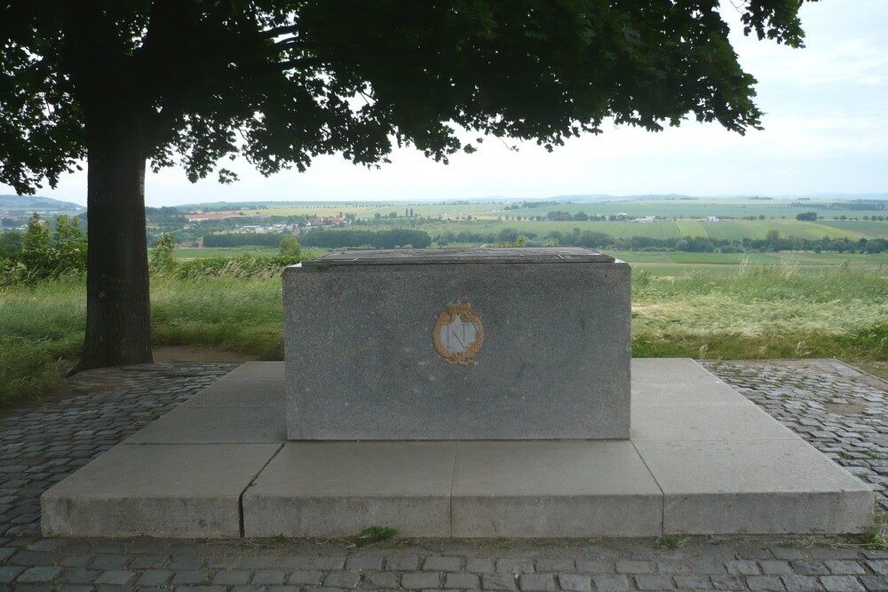 Návrší Žuráň s památníkem bitvy