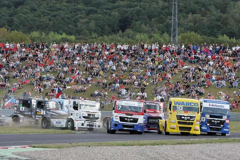 FOTO: Závody trucků na mosteckém autodromu